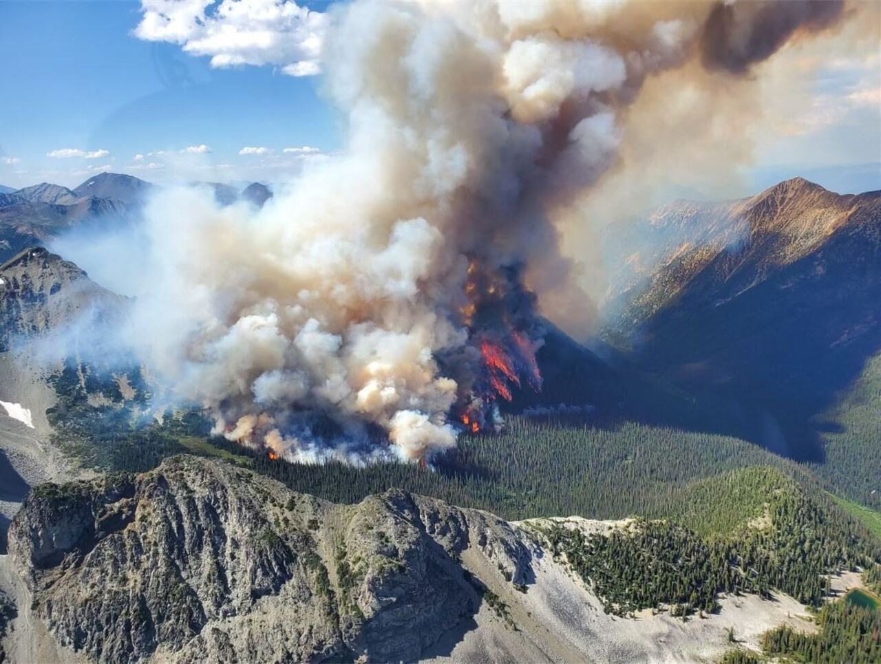 ۱۰ میلیون هکتار از جنگل‌های کانادا در آتش سوخت