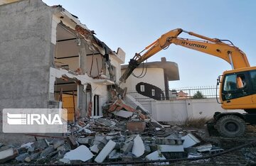 ۲۲۰ فقره تخریب ساخت و سازهای غیرمجاز در تنگستان انجام شد