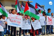 غزہ کے محاصرے کے خلاف فلسطینی بچوں کا مظاہرہ