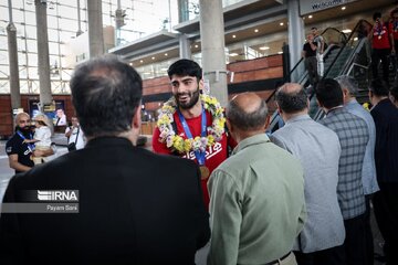 L’Iran, champion du monde U21 de volleyball (M): l’équipe d’Iran très chaleureusement accueillis, de retour de Bahreïn