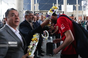 L’Iran, champion du monde U21 de volleyball (M): l’équipe d’Iran très chaleureusement accueillis, de retour de Bahreïn