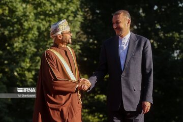 استقبال امیرعبداللهیان از وزیر خارجه عمان
