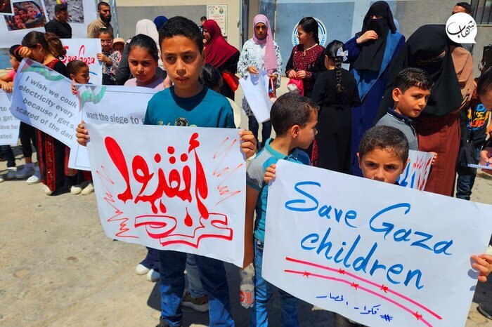 غزہ کے محاصرے کے خلاف فلسطینی بچوں کا مظاہرہ