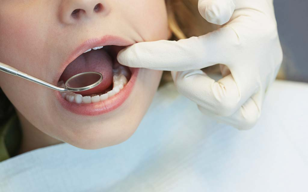 سلامت دهان و دندان مادر چه تأثیری بر جنین می‌گذارد؟