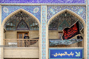 Iran-Muharram 2023 : changement du drapeau sur le dôme de Shahcheragh (P) à Chiraz au sud