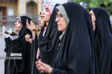 Iran-Muharram 2023 : changement du drapeau sur le dôme de Shahcheragh (P) à Chiraz au sud