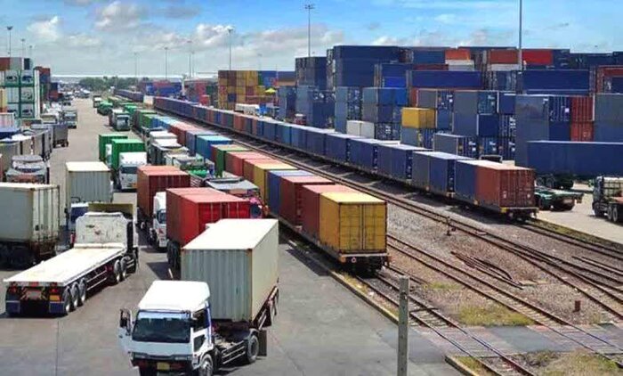 وزیر اقتصاد: رسوب کالا، بار مالی مضاعفی بر دوش فعالان اقتصادی است