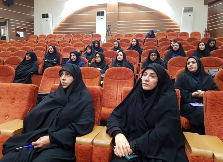 انقلاب اسلامی الگوی سوم زن مسلمان را به دنیا معرفی کرد