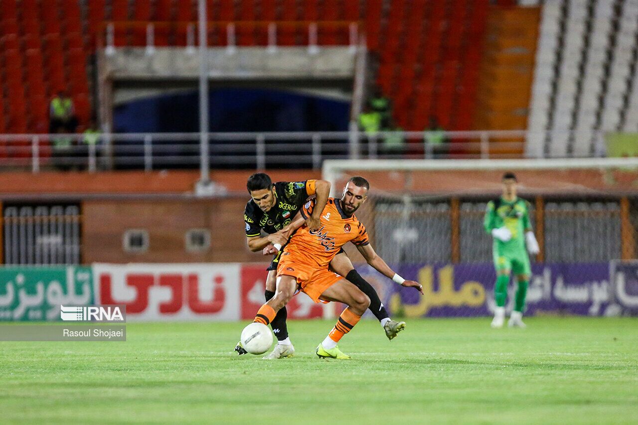 رسمی؛ رستمی به تراکتور پیوست رسمی؛ رستمی به تراکتور پیوست