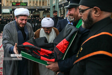 Flag of Hazrat Masoumeh shrine replaced to mourn for Imam Hussein