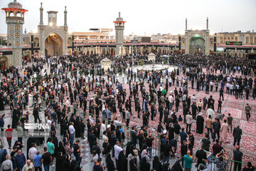 Flag of Hazrat Masoumeh shrine replaced to mourn for Imam Hussein