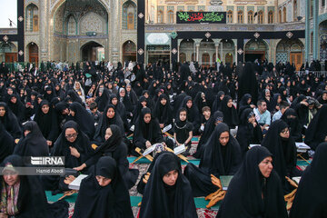 Flag of Hazrat Masoumeh shrine replaced to mourn for Imam Hussein