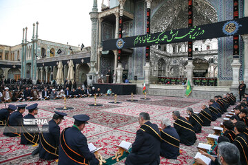 Flag of Hazrat Masoumeh shrine replaced to mourn for Imam Hussein