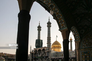 Flag of Hazrat Masoumeh shrine replaced to mourn for Imam Hussein