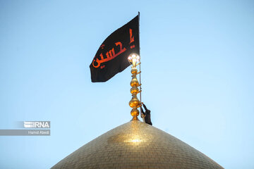 Flag of Hazrat Masoumeh shrine replaced to mourn for Imam Hussein