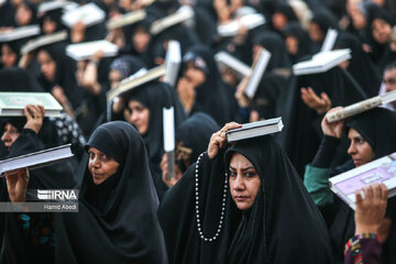 Flag of Hazrat Masoumeh shrine replaced to mourn for Imam Hussein