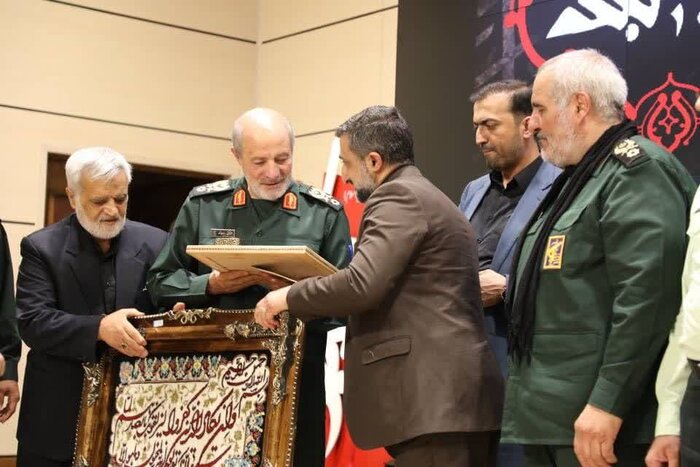 امام جمعه اردبیل: باید الگوهای بزرگ کشور را به نسل جدید معرفی کنیم