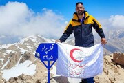 امدادگر طبسی اولین مدال سیمرغ کوه‌های ایران را دریافت کرد