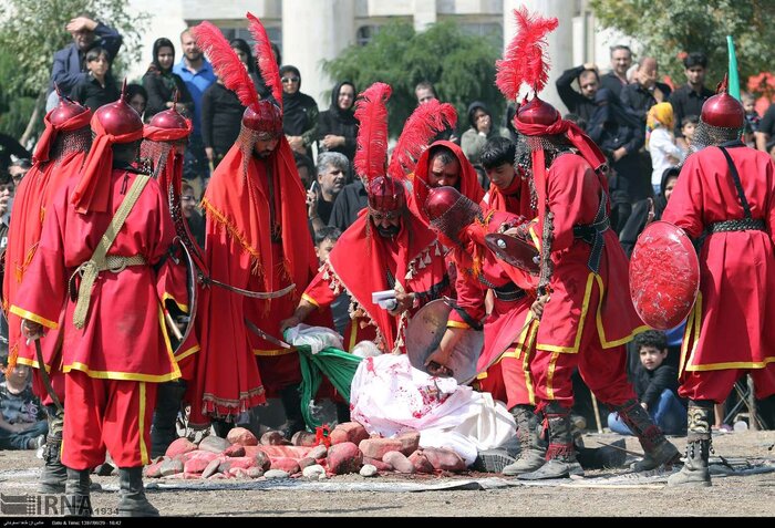 تعزیه خوانی و علم گردانی سنت‌ عزای حسین در آذربایجان غربی