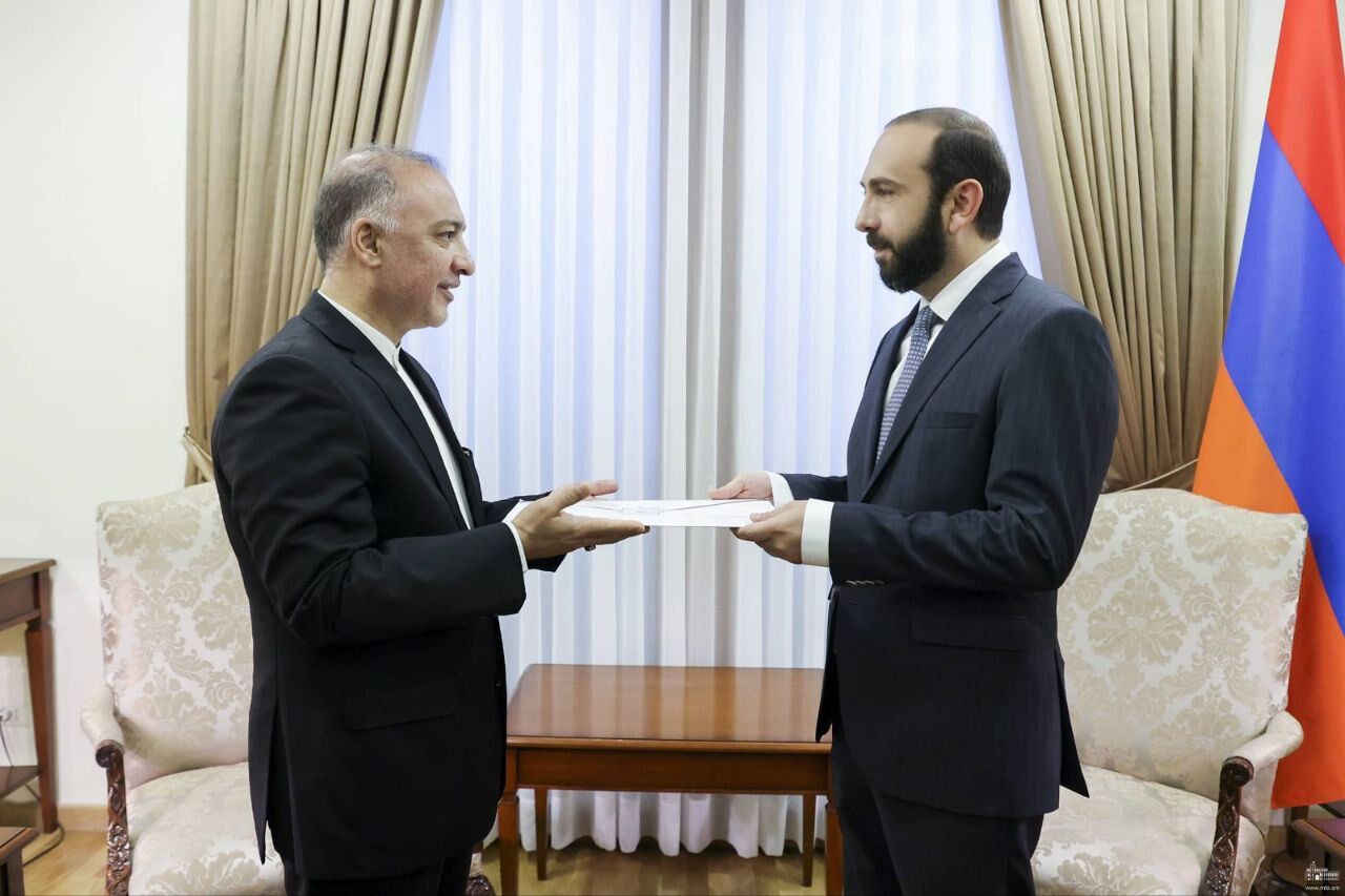 Iran’s new ambassador to Armenia presents his credentials