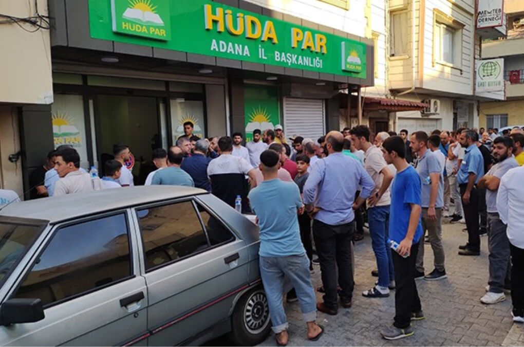 Türkiye'de HüdaPar Partisi'nin  binasına saldırı yapıldı: 1 ölü, 1 yaralı