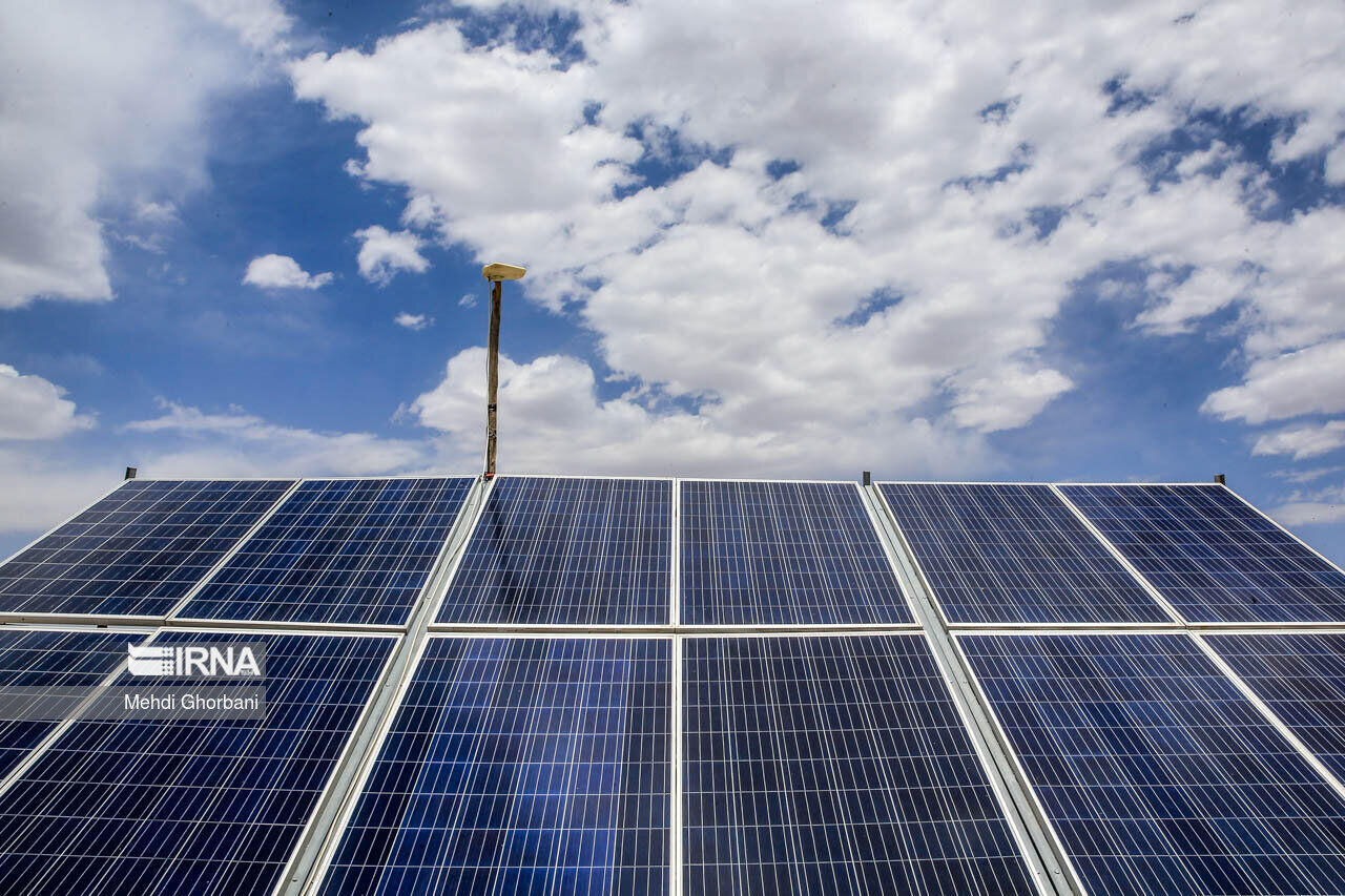 صدور ۹۶ مجوز و بهره برداری از ۱۹ مگاوات ظرفیت شهرک‌های صنعتی تخصصی خورشیدی