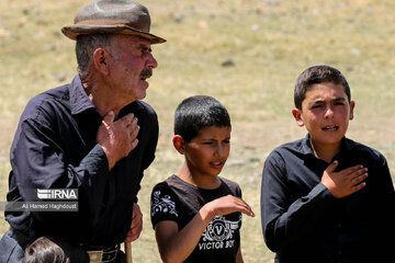 Nomads in northwest Iran mourn for Imam Hossein (AS)