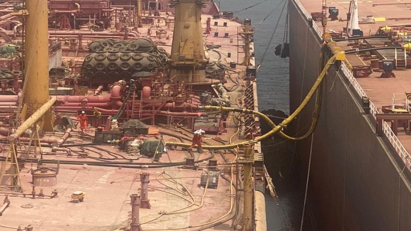 آغاز روند تخلیه نفتکش صافر در سواحل یمن