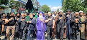 السفير الايراني لدى جورجيا يشارك  في مراسم العزاء الحسيني رافعا المصحف الشريف