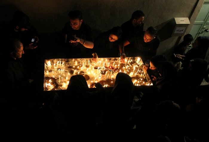 آیین هفت منبر و اشک شمعها در عزای حسین (ع)