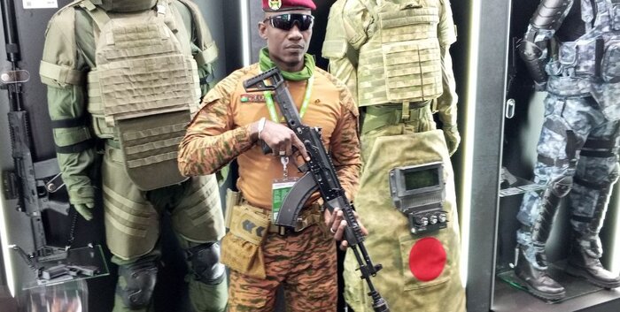 سلاحهای روسیه، چشم آفریقاییها را گرفت؛ مونتاژ «لادا» در قاره سیاه