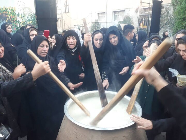 شور و نوای محرم در کوچه پس کوچههای ایلام با احیای سنت تکیه گردی زنان