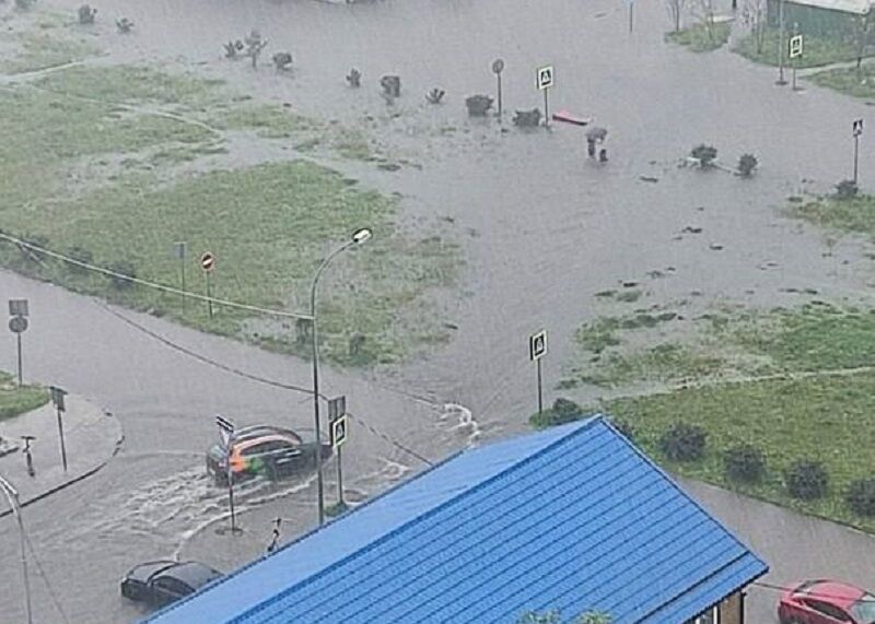 آبگرفتگی برخی معابر مسکو در پی بارش شدید باران + فیلم