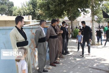 مردم اهل سنت مهاباد، شیعیان عزادار را همراهی کردند