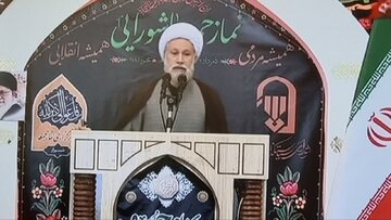 امام جمعه شیراز: مکتب امام حسین(ع)، مکتب مبارزه با تمام بی عدالتی‌ها است