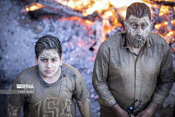 Gel-mali ritual in Ashura in western Iran