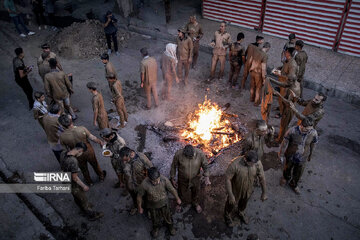 Gel-mali ritual in Ashura in western Iran