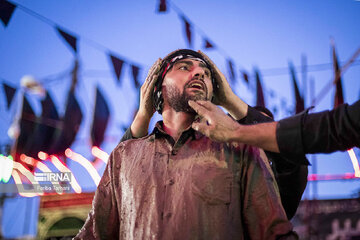 Gel-mali ritual in Ashura in western Iran