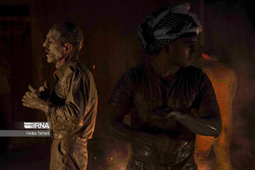 Gel-mali ritual in Ashura in western Iran