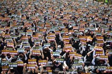 تظاهرات دهها هزار معلم در کره جنوبی