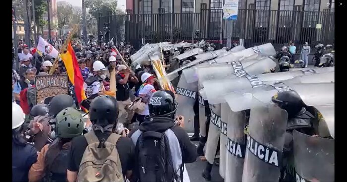 پرو؛ سالگرد استقلال در سایه اعتراض‌های ضد دولتی