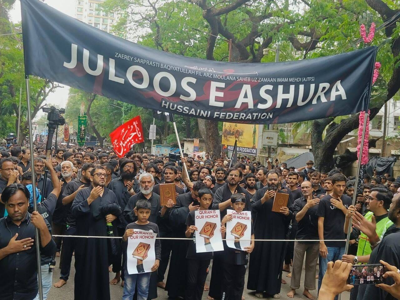 People in India's Mumbai mourn for Ashura martyrs