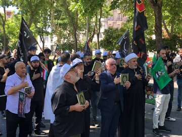 Chiíes en España participan en la ceremonia de duelo por el martirio del Imam Hosein (P)