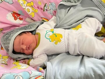 نوزاد پنج کیلو و ۷۰۰ گرمی برای نخستین بار در قم با زایمان طبیعی به دنیا آمد