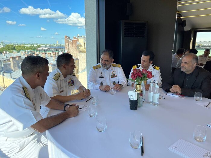 تأکید فرماندهان نیروی دریایی آفریقای جنوبی و ونزوئلا بر تقویت مناسبات با ایران