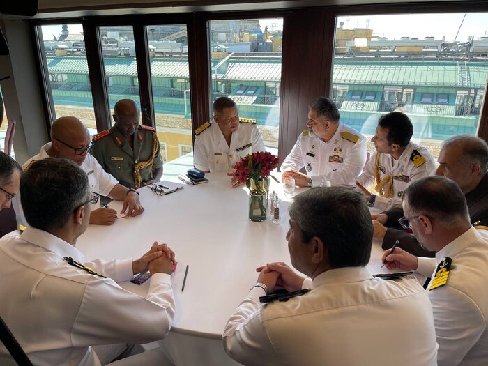 تأکید فرماندهان نیروی دریایی آفریقای جنوبی و ونزوئلا بر تقویت مناسبات با ایران