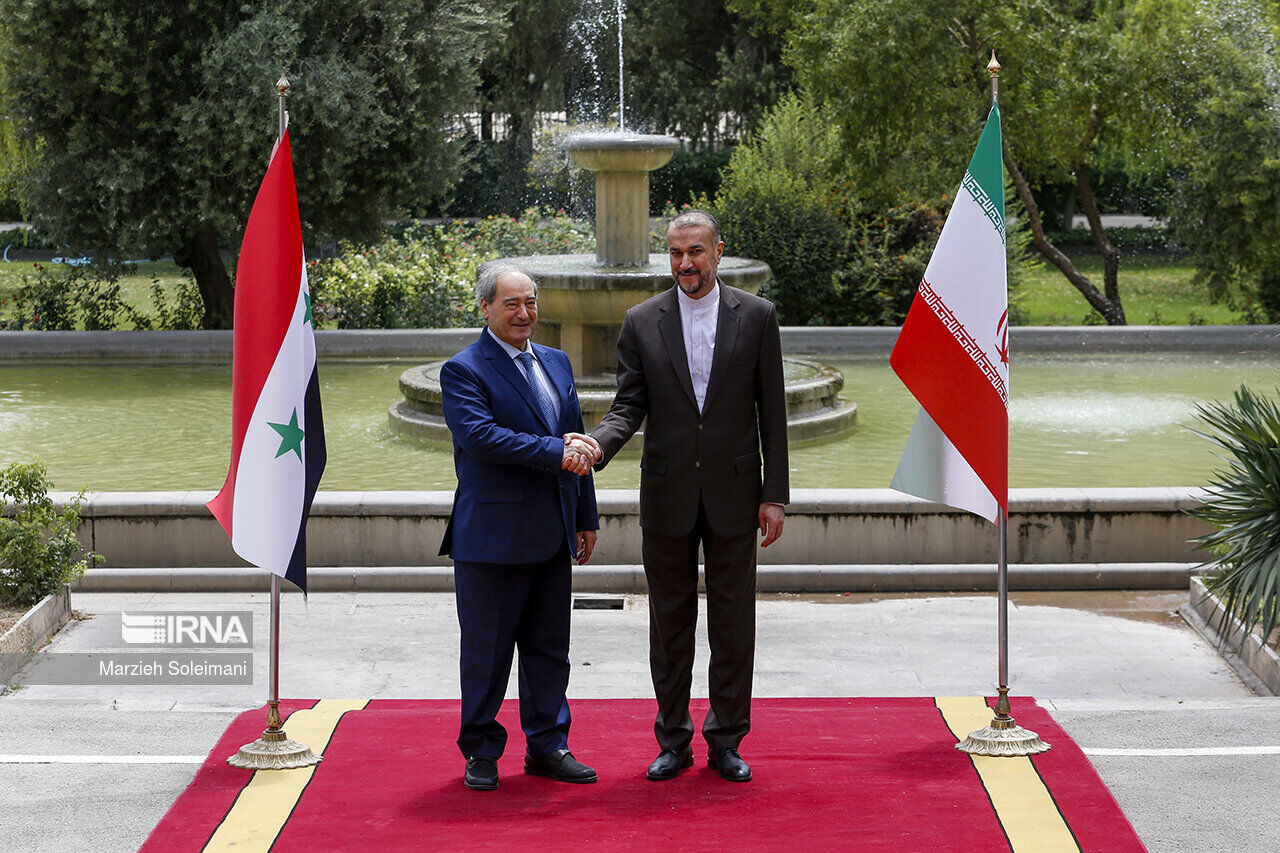 Los ministros de Relaciones Exteriores de Irán y Siria se reúnen en Teherán