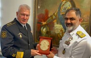 قائد القوة البحرية الايرانية يلتقي نظيره الروسي