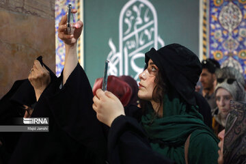 Tourists take part in mourning rituals in Yazd