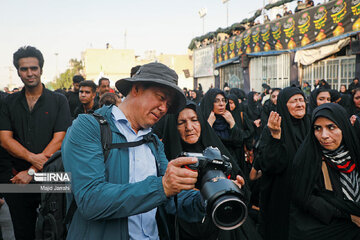 Tourists take part in mourning rituals in Yazd